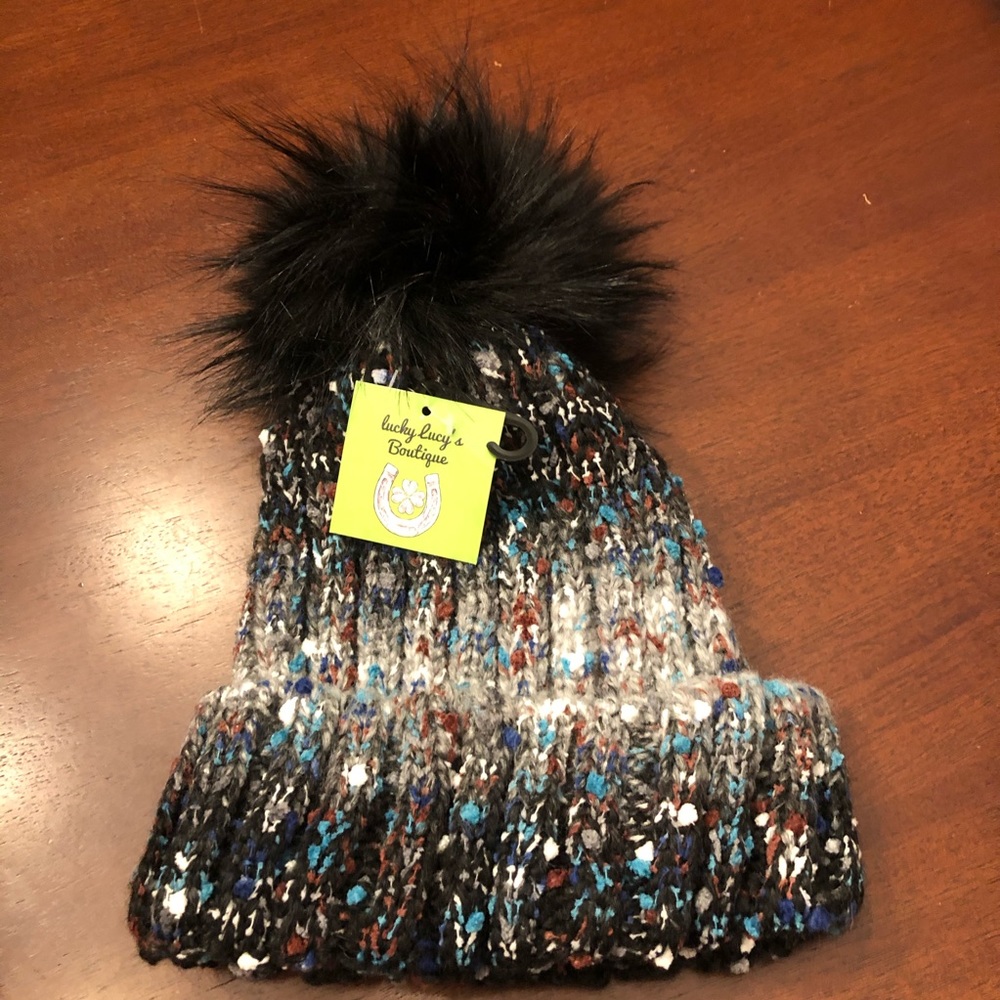 Knit hat with Pom